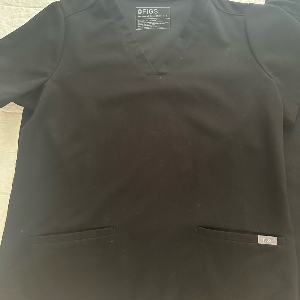 Black figs scrubs
